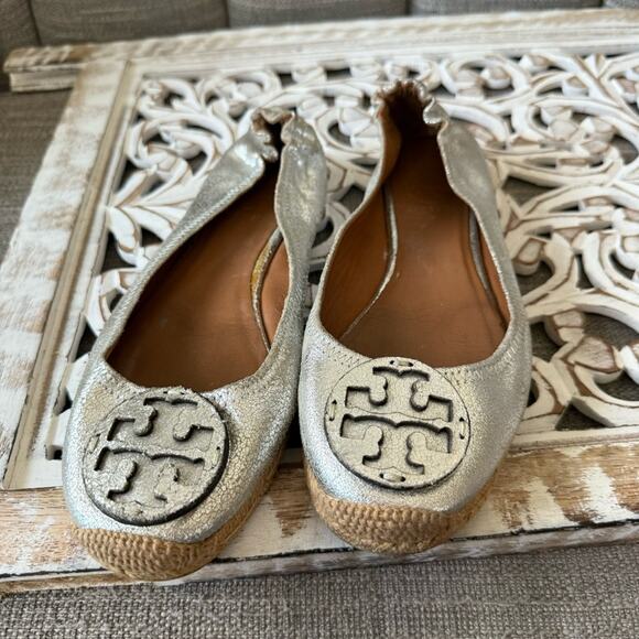 Tory Burch Silver Flats Shoes Women’s 8 - Picture 1 of 8